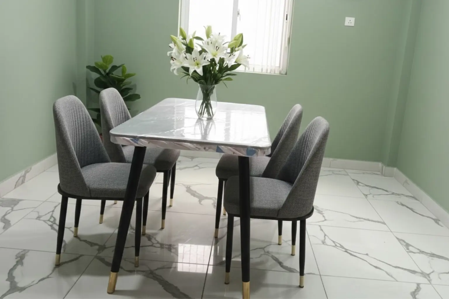Scandinavian Elegance Dining Set