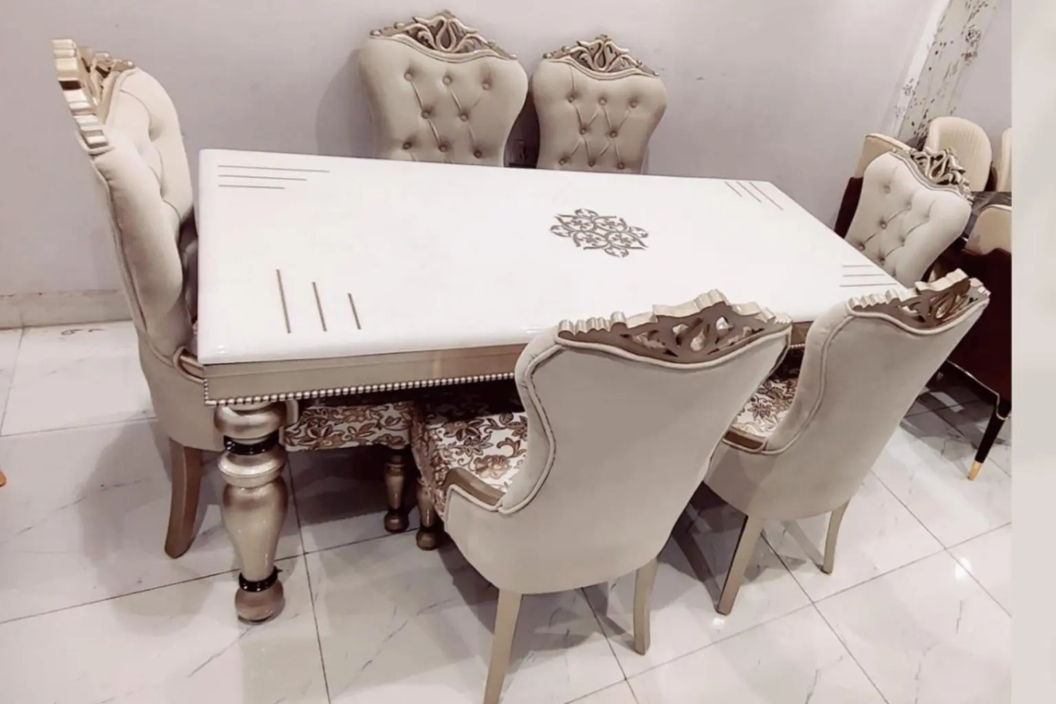 Royal Heritage 6-Seater Dining Set